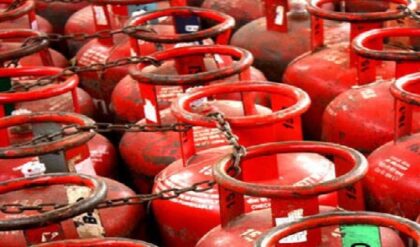 নারী দিবসেই হেঁশেলে আগুন! ফের বাড়ল গ্যাসের দাম, প্রতিবাদে রাজপথে নামল তৃণমূল মহিলা কংগ্রেস!