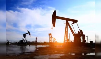 সাধারণ মানুষের পকেটে টান? তেলের দাম নিয়ে কুয়েতের এক সিদ্ধান্তে কাঁপছে বিশ্ববাজার!