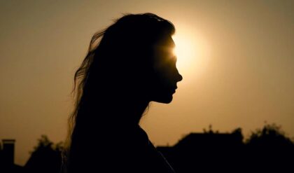 গায়ের রং কালো বলে জুটত চরম অপমান! ফর্সা হতে কার ওপর চলত মেকআপের অত্যাচার?