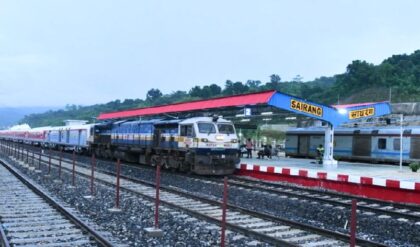 দোলে বাড়ি ফেরার চিন্তা শেষ! উত্তর-পূর্ব সীমান্ত রেলের উপহার ১৪ জোড়া ‘হোলি স্পেশাল’ ট্রেন