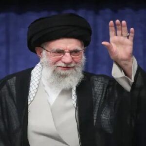 খামেনির মৃত্যুর খবরে তোলপাড় বিশ্ব! সত্যিটা জানাল তেহরান, মধ্যপ্রাচ্যে কি এবার যুদ্ধের আগুন নিভবে?