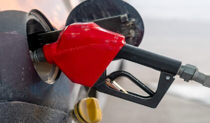 বিশ্ববাজারে তেলের আগুন! ইরান যুদ্ধের জেরে বন্ধ হরমুজ প্রণালী, ১০০ ডলার ছাড়াল অপরিশোধিত তেল