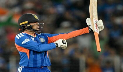 ‘তৃপ্তিদায়ক রাত!’ খাদের কিনারা থেকে দেশকে জেতালেন অভিষেক, জয়ের পর কাকে উৎসর্গ করলেন এই ট্রফি?