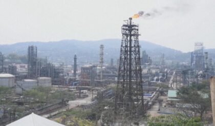 মধ্যপ্রাচ্যের যুদ্ধে ঘনীভূত জ্বালানি সংকট! বিদ্যুৎ বাঁচাতে অনির্দিষ্টকালের জন্য বন্ধ হচ্ছে বিশ্ববিদ্যালয়?