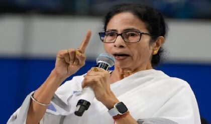 ধরনা মঞ্চের নাগালে মোদীর সভার লিফলেট! মেজাজ হারিয়ে শশী পাঁজাকে FIR-এর নির্দেশ মমতার