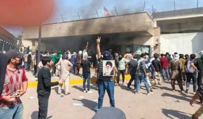 খামেনির মৃত্যুর খবরে রণক্ষেত্র করাচি! মার্কিন কনস্যুলেটে ব্যাপক ভাঙচুর ও অগ্নিসংযোগ, পুলিশের গুলিতে নিহত অন্তত ৮