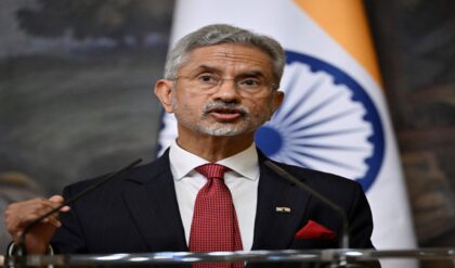 ইজরায়েল-ইরান সংঘাত চরমে! উত্তাল মধ্যপ্রাচ্যে আটকে পড়া ভারতীয়দের নিয়ে কী জানাল কেন্দ্র?