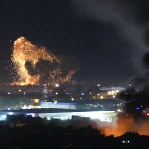 পশ্চিম এশিয়ায় মহাযুদ্ধের মেঘ! ভারতের পরবর্তী রণকৌশল কী? বড় সিদ্ধান্ত নিতে চলেছে মোদী সরকার