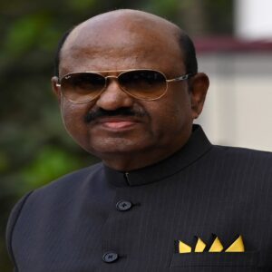 রাজভবনে না ফিরেও দিলেন বড় বার্তা! কেন পদত্যাগের জল্পনা উসকে দিলেন সি ভি আনন্দ বোস?