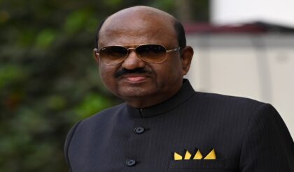 রাজভবনে না ফিরেও দিলেন বড় বার্তা! কেন পদত্যাগের জল্পনা উসকে দিলেন সি ভি আনন্দ বোস?