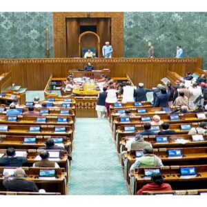 পকেট থেকে নয়, বরং জনসেবায় বিলিয়ে দেন সব টাকা! লোকসভার সেই দুই ত্যাগী সাংসদ কারা?