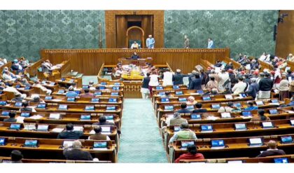 পকেট থেকে নয়, বরং জনসেবায় বিলিয়ে দেন সব টাকা! লোকসভার সেই দুই ত্যাগী সাংসদ কারা?