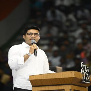 ভোটের মুখে কাঁপছে দিল্লি! আমলাদের কাজে লাগিয়ে বিরোধীদের দমনের মারাত্মক অভিযোগ অভিষেকের