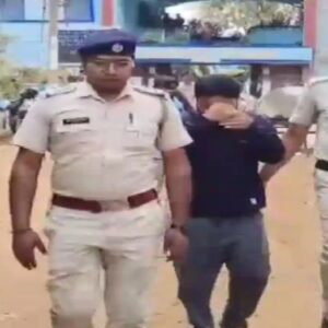 পরীক্ষা হলে অদ্ভুত কাণ্ড! গ্রুপ-সি পরীক্ষার্থীর হঠাত্ আচরণে থমকে গেল সব, তারপর যা দেখলেন পরীক্ষক…