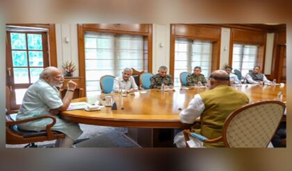 মধ্যপ্রাচ্যে যুদ্ধের আগুন! তড়িঘড়ি ‘নিরাপত্তা সংক্রান্ত মন্ত্রিসভা’র বৈঠক ডাকলেন মোদী