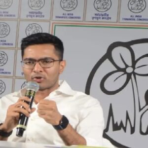 “বিশ্বকাপ ট্রফিটাও কি তবে বিচারাধীন?” ভোটার তালিকা নিয়ে কমিশনকে বেনজির খোঁচা অভিষেকের