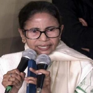 নির্বাচনী লড়াই এবার রাজপথে! ভোটার তালিকায় নাম বাদের প্রতিবাদে মেট্রো চ্যানেলে ধরনায় মমতা