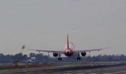 পকেটে টান! ১ এপ্রিল থেকে আকাশছোঁয়া হবে বিমানের ভাড়া? যুদ্ধের আবহে কেন্দ্রের বড় ঘোষণা!