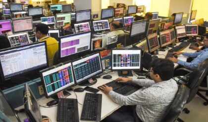 শেয়ার বাজারে ৩০০ পয়েন্টের লাফ! শুধুই কি সাময়িক স্বস্তি নাকি সোমবার বড় ধসের সংকেত?