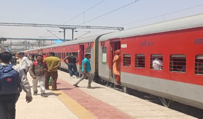 মোদির রাজ্যে রান্নার গ্যাসের হাহাকার! সিলিন্ডারের জন্য দীর্ঘ লাইন উসকে দিল বিভীষিকাময় কোভিডের স্মৃতি