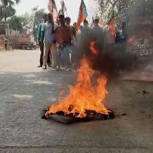 প্রার্থী তালিকা বেরোতেই বিজেপিতে বিদ্রোহ! জেলায় জেলায় বিক্ষোভ, ভাঙচুর ও দলীয় কার্যালয়ে তালা। ২. “ভূমিপুত্র চাই, বহিরাগত নয়!” প্রার্থী অপছন্দ হওয়ায় রণক্ষেত্র একাধিক জেলা, অস্বস্তিতে গেরুয়া শিবির