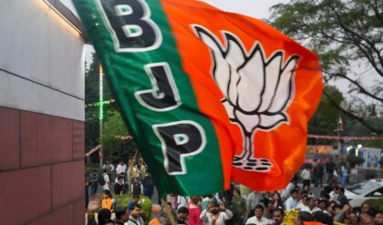 বিজেপি সদর দপ্তরে চরম নাটক! শমীকের সামনেই ‘প্রিয়াঙ্কা টিব্রেওয়াল বয়কট’ স্লোগান