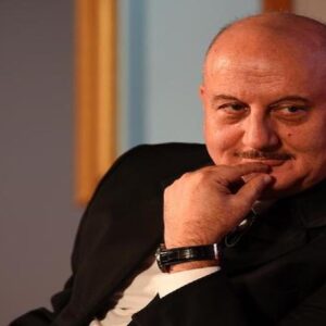 মাথা ভর্তি চুলের লোভনীয় অফার, মিলত মোটা টাকাও! কেন হেয়ার ট্রান্সপ্ল্যান্টে ‘না’ অনুপম খেরের?