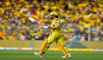 সিএসকে-তে ধোনি যুগের অবসান? আইপিএল ২০২৬-এর পরেই কি ব্যাট তুলে রাখবেন মাহি? প্রাক্তন সতীর্থের মন্তব্যে তোলপাড়