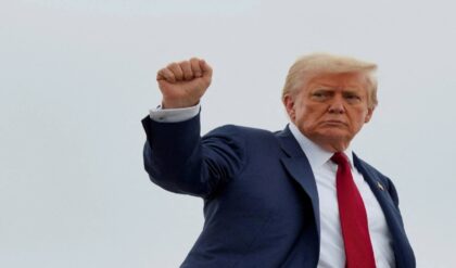 বড় ঘোষণা ট্রাম্পের! ৫ দিনের জন্য ইরানে হামলা স্থগিত করল আমেরিকা, সমঝোতার পথে দুই দেশ?