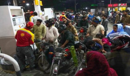 ‘দেউলিয়া’ হওয়ার পথে পাকিস্তান! ইরান-ইজরায়েল যুদ্ধের কোপে পেট্রোল-ডিজেলের দামে আগুন