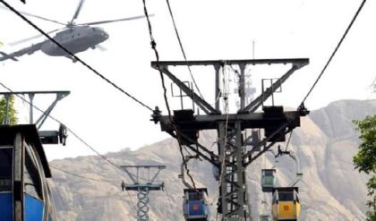 নবরাত্রির আনন্দ বিষাদে পরিণত! ২০০ ফুট উপর থেকে আছড়ে পড়ল ট্রলি, প্রাণ হারালেন তরুণী