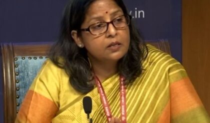 পেট্রোল-ডিজেলের জোগান নিয়ে চরম সতর্কতা! যুদ্ধকালীন তৎপরতায় রাজ্যগুলিকে কী নির্দেশ দিল পেট্রোলিয়াম মন্ত্রক?