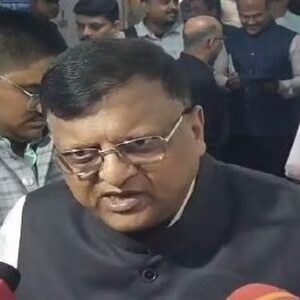 মধ্যবিত্তের ভোট-বিমুখতা কি চিন্তার ভাঁজ ফেলছে কমিশনের কপালে? কলকাতায় বুথমুখী করতে নয়া স্ট্র্যাটেজি সিইও-র