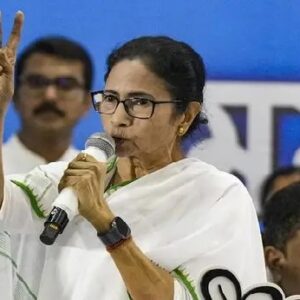 মা কাঁদছেন তৃণমূলের ওপর রাগে, ছেলে বলছেন ‘মাথার ঠিক নেই’! সিউড়িতে প্রচারে গিয়ে চরম অস্বস্তিতে শাসকদল