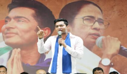 লক্ষ্মীর ভাণ্ডার বনাম মূল্যবৃদ্ধি! সরাসরি মোদিকে নিশানা করে বিনপুরে এ কী বললেন অভিষেক বন্দ্যোপাধ্যায়?