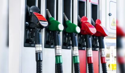 ১০০ টাকার পেট্রোলে আসল তেলের দাম কত? ট্যাক্স আর লাভের অঙ্ক কষলে আপনার চোখ কপালে উঠবে!