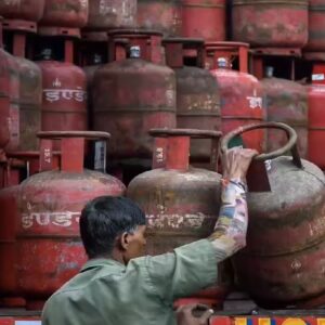 সিলিন্ডার পেতে আর চিন্তা নেই! মোদি সরকারের বড় সিদ্ধান্তে কি এবার কমবে গ্যাসের হাহাকার?