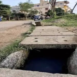 ৩০ ঘণ্টার রুদ্ধশ্বাস খোঁজ, শেষে মিলল কাদামাখা নিথর দেহ! খোলা নর্দমা কি এবার মরণফাঁদ?