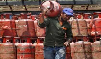 সাধারণের হেঁশলে আগুন! LPG সিলিন্ডারে বড় কোপ, কাদের জন্য ২০% অতিরিক্ত বরাদ্দ বাড়ল?