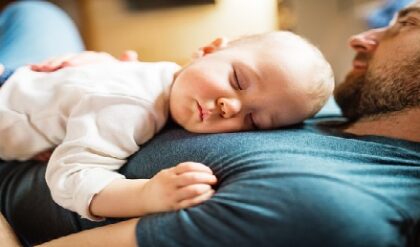 শুধু মা নন, বাবাও ভোগেন ‘পোস্টপার্টাম ডিপ্রেশনে’! কেন নতুন বাবাদের মনের খবর কেউ রাখে না?