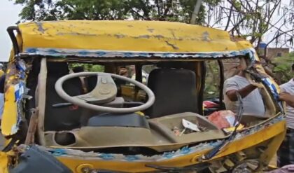 রক্তাক্ত স্কুল সফর! দাঁড়িয়ে থাকা ডাম্পারের পিছনে সজোরে ধাক্কা পুলকারের, ২৮ খুদে পড়ুয়া জখম