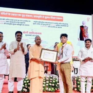 ছাত্রছাত্রীদের বড় উপহার যোগী সরকারের! ২৮ লক্ষ পড়ুয়ার অ্যাকাউন্টে ঢুকল ৩,৩৫০ কোটি টাকা