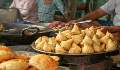 সিঙাড়া নিয়ে তুলকালাম! বিবাদ মেটাতে গিয়ে আঙুল খোয়ালেন যুবক, হাড়হিম করা কাণ্ডে তাজ্জব সবাই