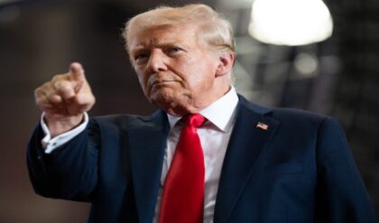 ‘নিজেদের বুঝে নিন!’ ট্রাম্পের চরম হুঁশিয়ারিতে কাঁপছে মধ্যপ্রাচ্য, এবার কি তবে বন্ধুহীন ইজরায়েল?