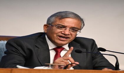 বিডিও-র ‘দাদাগিরি’র অবসান! শিক্ষককে মারধরের অভিযোগে হাসখালির বিডিও সায়ন্তন ভট্টাচার্যকে সাসপেন্ড করল কমিশন