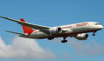 অল্পের জন্য বড়সড় বিপর্যয় থেকে রক্ষা! মাঝ আকাশে ধোঁয়ার কুণ্ডলী, ১৪৮ আরোহীকে নিয়ে জরুরি অবতরণ