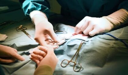 মোবাইলের টর্চই ভরসা! অস্ত্রোপচারের পর রোগীমৃত্যুর ১২ বছর পর চিকিৎসকের বিরুদ্ধে মামলা