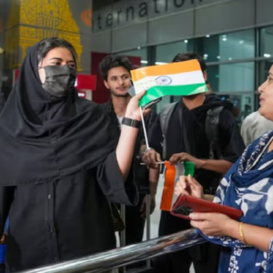 আকাশপথে বারুদের গন্ধ! ইরান-ইজরায়েল যুদ্ধে আটকে পড়া ভারতীয়দের নিয়ে চরম উদ্বেগ