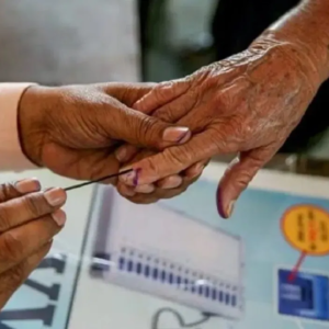 বঙ্গে পা রাখতেই হাইভোল্টেজ ড্রামা! একদিকে পুজো, অন্যদিকে বিক্ষোভ— নির্বাচনের আগে সরগরম কলকাতা