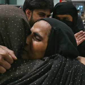 ইরানে আছড়ে পড়ছে ভারতের ত্রাণবাহী বিমান! যুদ্ধের বিভীষিকার মাঝে তেহরানের দেবদূত হয়ে ফিরল দিল্লি